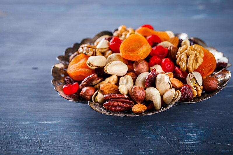 Dried fruits useful for making lean sweet sausages