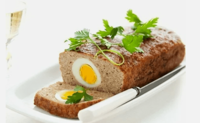 Meat roll with an egg on the ducan diet